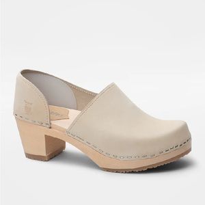 Sandgrens “Brett” Clog in Sand